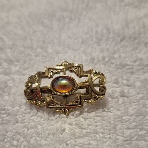Elegant Gold Brooch with Iridescent Stone